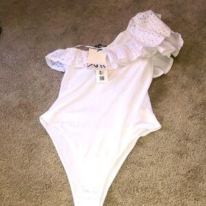 Zara small cotton eyelet ruffles one‎ shoulder Bodysuit White New